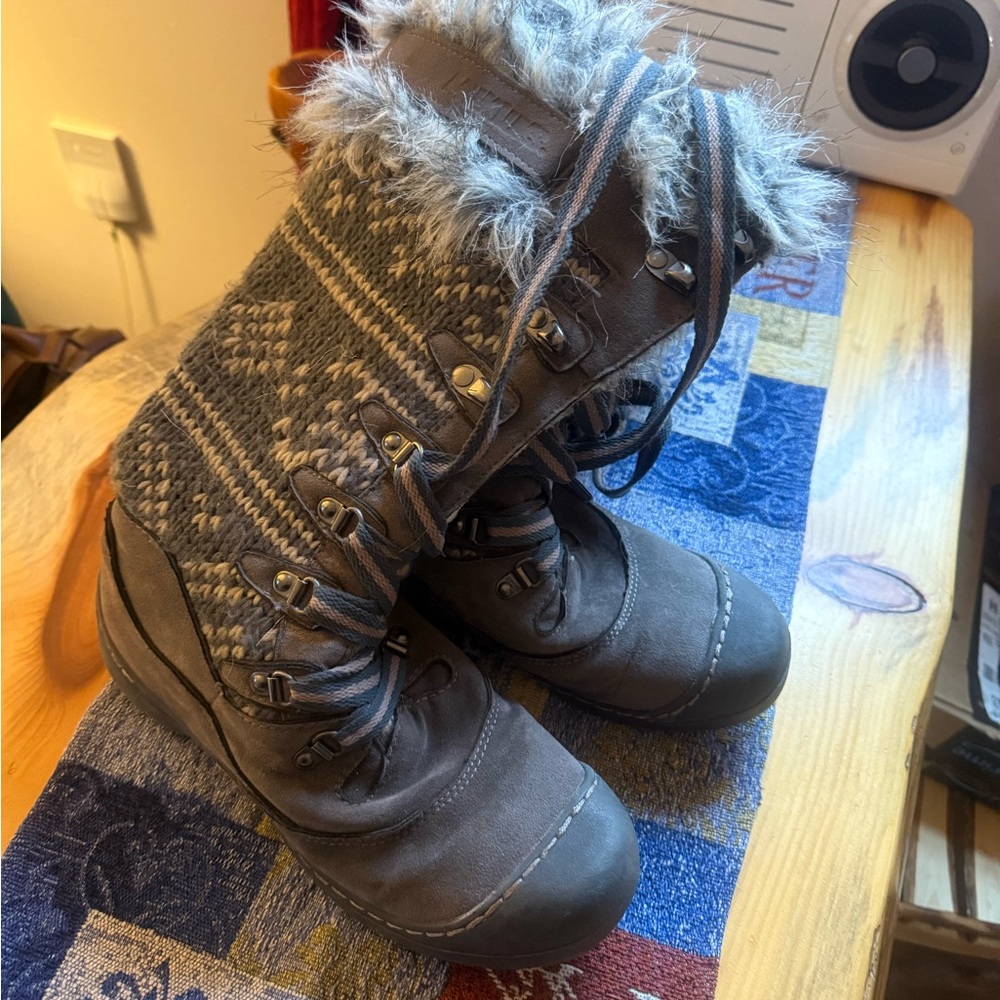 Muk Luks Gray Winter Boots with Faux Fur